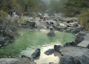 草津温泉　西ノ河原公園：広～い露天風呂にはいりました